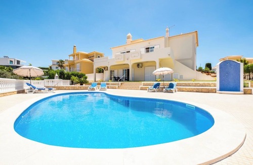 Albufeira Ski Chalet | Villa Vista Marina