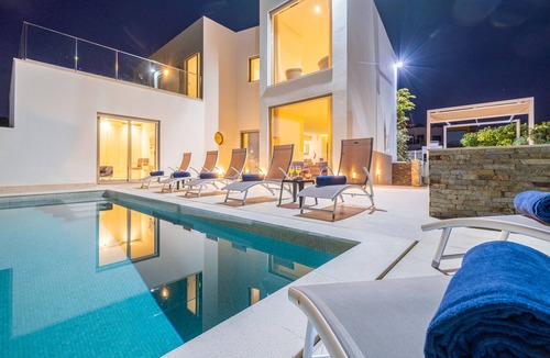 Albufeira Villa | Villa w/heatable pool & BBQ near Albufeira marina