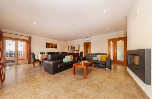 Branqueira Villa | Villa w/heatable pool, BBQ & games room
