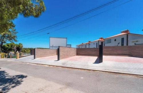 Vale Navio House | Villa with a private pool, 2 suites, a barbecue, and air conditioning