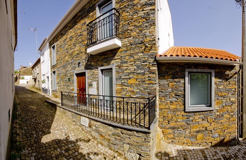Oleiros House | Villa with a Swimming Pool