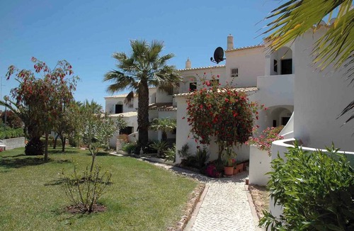Alporchinhos House | Villa with air conditioning, balcony and pool