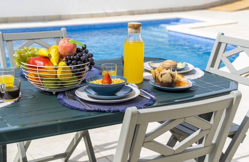 Quarteira Villa | Villa with BBQ and heatable pool in Vilamoura