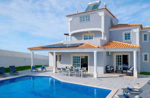 Albufeira Villa | Villa with heatable pool and BBQ