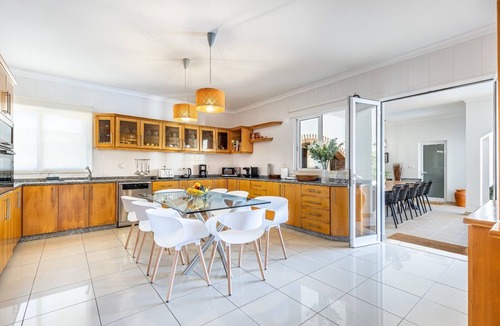 Arco da Calheta House | Village Calheta — Luxury Living with Views of Sea and Mountains