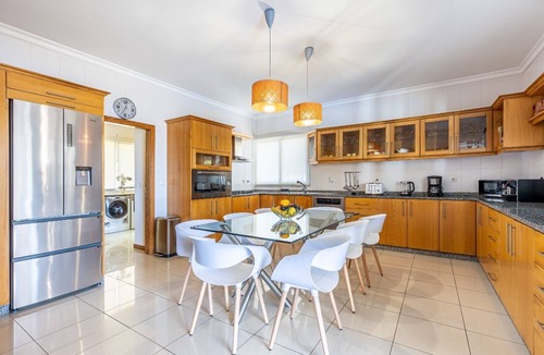 Arco da Calheta House | Village Calheta — Luxury Living with Views of Sea and Mountains
