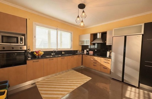 Santa Maria Maior House | Villamadeira, including a basement apartment; not far from the city center; view of the harbor