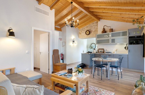 Soajo House | Vinha Da Touça T1 Holiday Home with Mountain View, Wi-Fi and Air Conditioning
