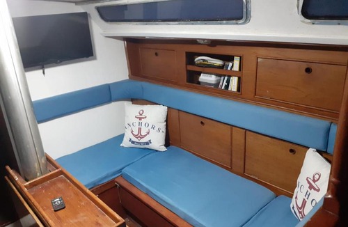 Lapa Boat Rental | Vintage Sailboat in the center of Lisbon