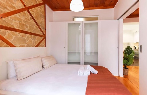 Santa Isabel Apartment | Vita Portucale ! Campo Ourique Design w/Balcony