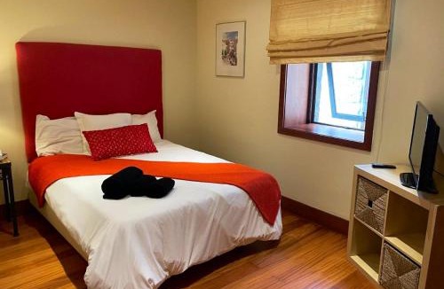 Santa Cruz do Douro House | Welcoming House in Santa Cruz do Douro with Shared Poola
