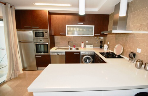 Sao Martinho do Porto Apartment | Whale - 3 bedroom apartment with free Wi-Fi and heated pool near the beach