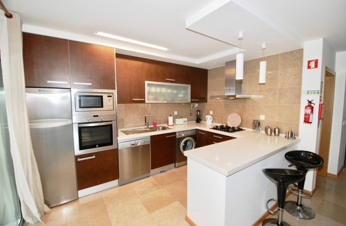Sao Martinho do Porto Apartment | Whale - 3 bedroom apartment with free Wi-Fi and heated pool near the beach