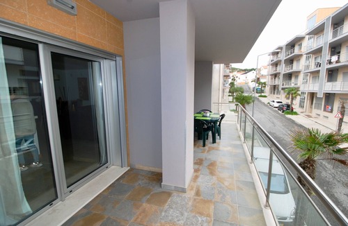 Sao Martinho do Porto Apartment | Whale - 3 bedroom apartment with free Wi-Fi and heated pool near the beach