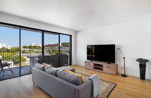 Benfica Apartment | WHome History and Comfort, Luxurious Living in Benfica