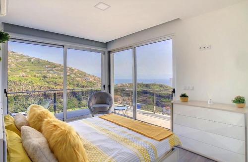 Tabua Villa | Wild River Villa - pool & sea view by LovelyStay