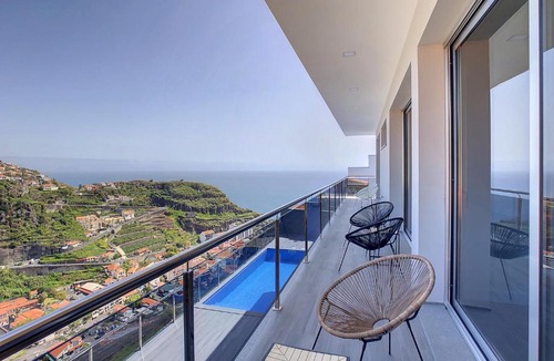 Tabua Villa | Wild River Villa - pool & sea view by LovelyStay