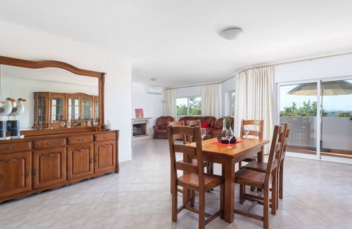 Patio Apartment | Wohnung "Timur" mit Gemeinschaftspool by Interhome