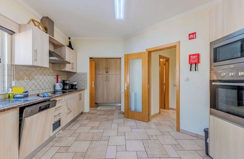 Albufeira Villa | Wonderful private villa for 10 people with A/C, private pool, WIFI, TV and terrace