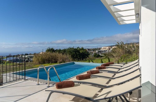 Prazeres Villa | Wonderful tranquil villa with pool|Casa Laranja