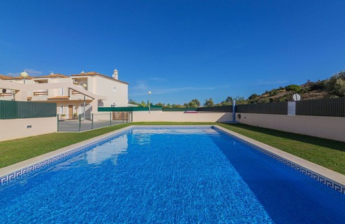 Albufeira House | Wonderful villa for 4 guests with pool, WIFI, A/C, TV and terrace