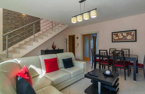 Albufeira House | Wonderful villa for 4 guests with pool, WIFI, A/C, TV and terrace