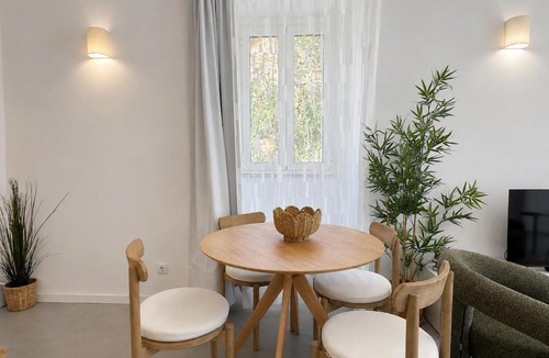 Baiona House | Yellow Door House, BBQ Patio, Odeceixe Centre
