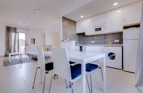 Vilamoura Apartment | Yellow Studio Apartment