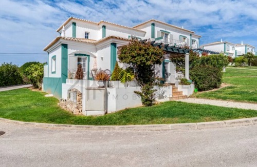 Lagoa e Carvoeiro Condo | Your Coastal Oasis: Bright, Modern T2 Villa with Pool & Resort Amenities