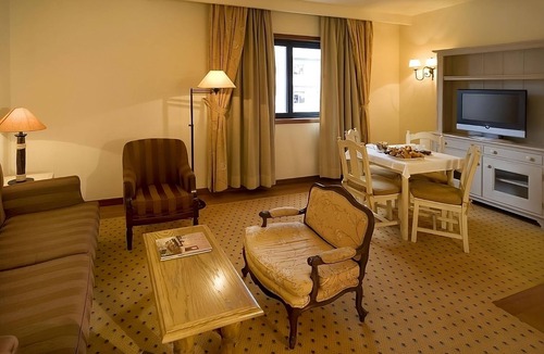 Sao Sebastiao da Pedreira Apartment | Your Home Away From Home! Fully- equipped Kitchen, City View, Central Location!