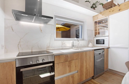 Atalaia House | Zeca Holidays Atalaia Mezzanine Apartment with Balcony and Wi-Fi