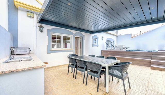 180m2 Full Private Villa & Jacuzzi 200m to Beach in Albufeira