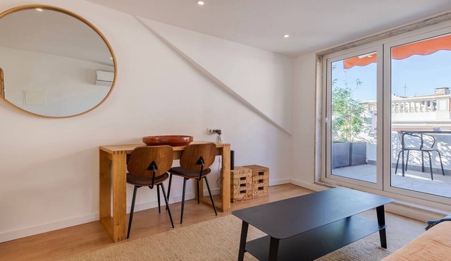 1BDR Apartment w/AC and Terrace by LovelyStay