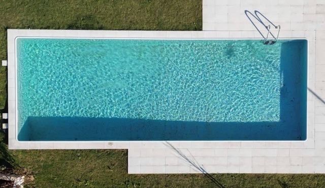 2 Poolside 2BR with Balcony in Gaia by HostWise in Vila Nova de Gaia