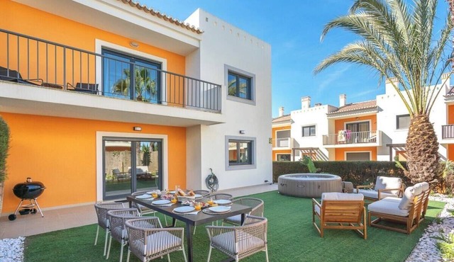 2 Villas w/Garden, Pool & Jacuzzi by HostWise in Alvor