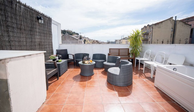3-Bedroom. 2-Bathroom. 1-Livingroom. 3-Double Bed. 1-Sofa Bed with Terrace View