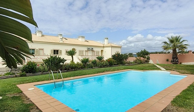 3 Bedroom apartment with shared pool near Carvoeiro in Carvoeiro