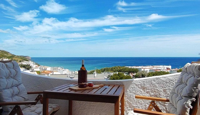 3 bedroom apartment Salema Amazing sea view Shared pool Beach 5 min walk