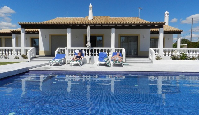 £300 pw Off 30 September - Casa Antonio - 5 Star Luxury Villa 3/4 Bedrooms. in Albufeira