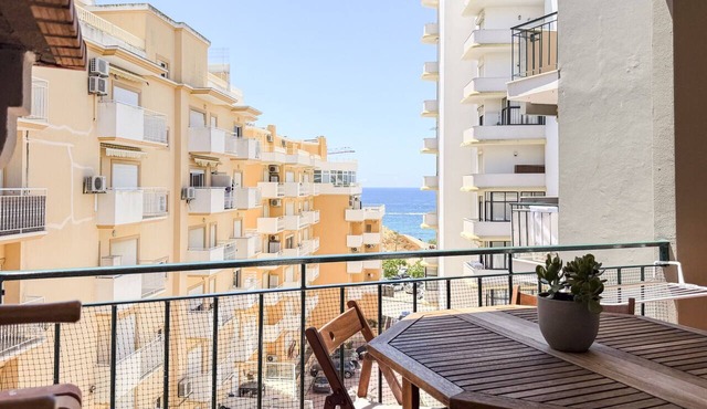 #382 Modern Apartment with Private Balcony & BBQ