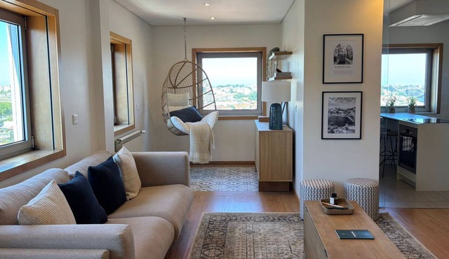 3BR w/River views by Metro by LovelyStay