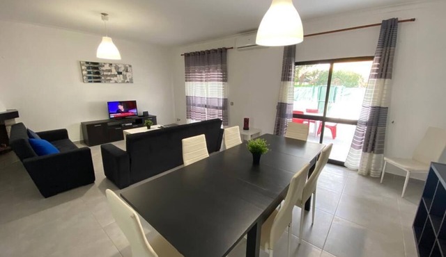 4 bedroom villa Altura, near the beach. It has an excellent backyard