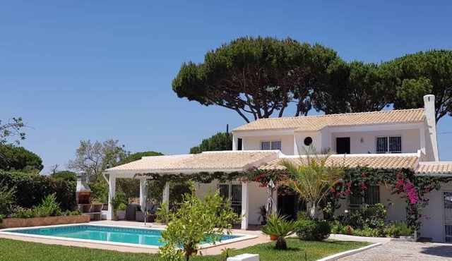 5-Bedroom Villa with Heated Private Pool near Vilamoura & Vila Sol Golf in Loule