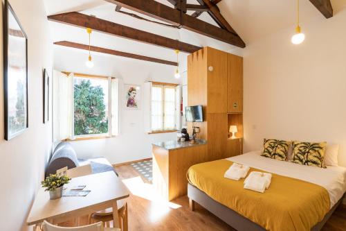 731 Costa Cabral Metro Residence