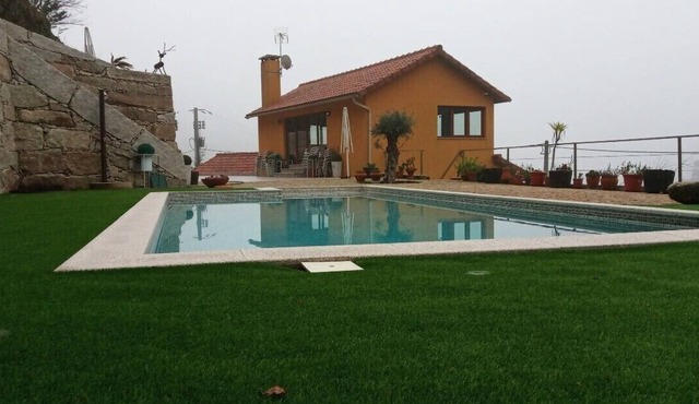 A charming, restored house on 10,000 square meters of land with a small stream in Vale de Cambra