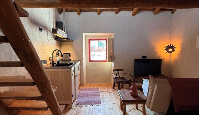 A home you'll want to stay in, with a terrace overlooking the mountains and the village in Castelo de Vide