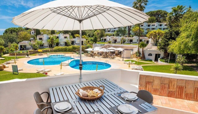 Albufeira Sunny Days | Pool View Family Apartment in Albufeira
