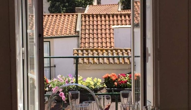 Alfama Delight Panoramic River and Historic City Views 3 Bedrooms and 2 Bathrooms AC 18th Century Building