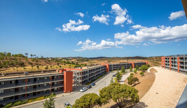 Algarve Race Resort - Apartments in Barracao