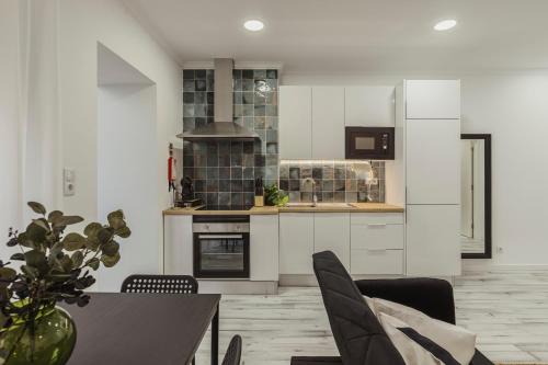Amadora Flat 3 in Mina